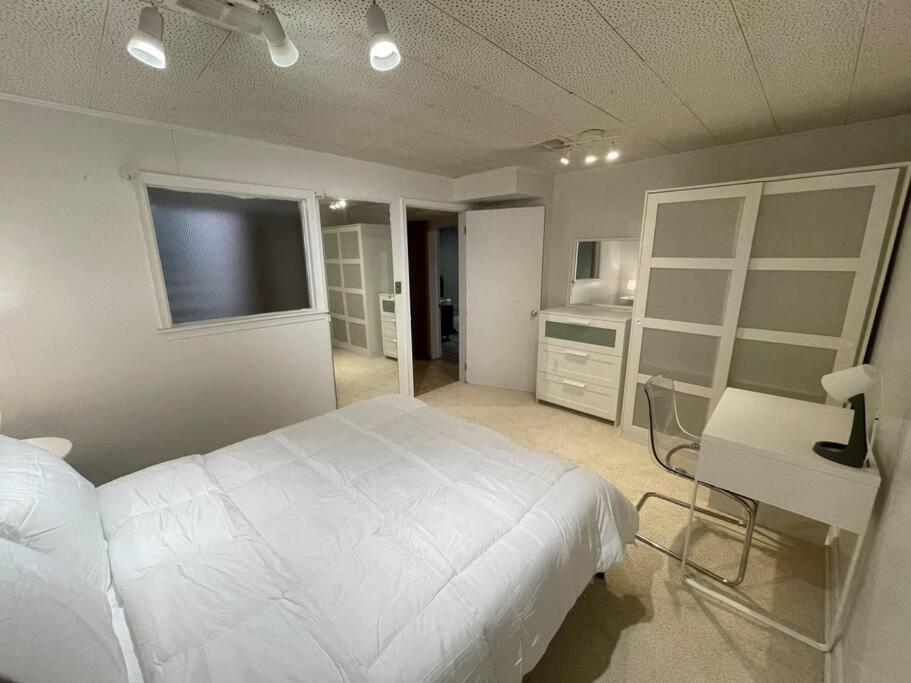 Lovely 2 Bedroom Basement Apartment In Toronto Dış mekan fotoğraf