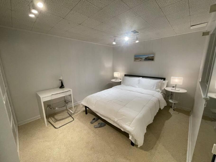 Lovely 2 Bedroom Basement Apartment In Toronto Dış mekan fotoğraf