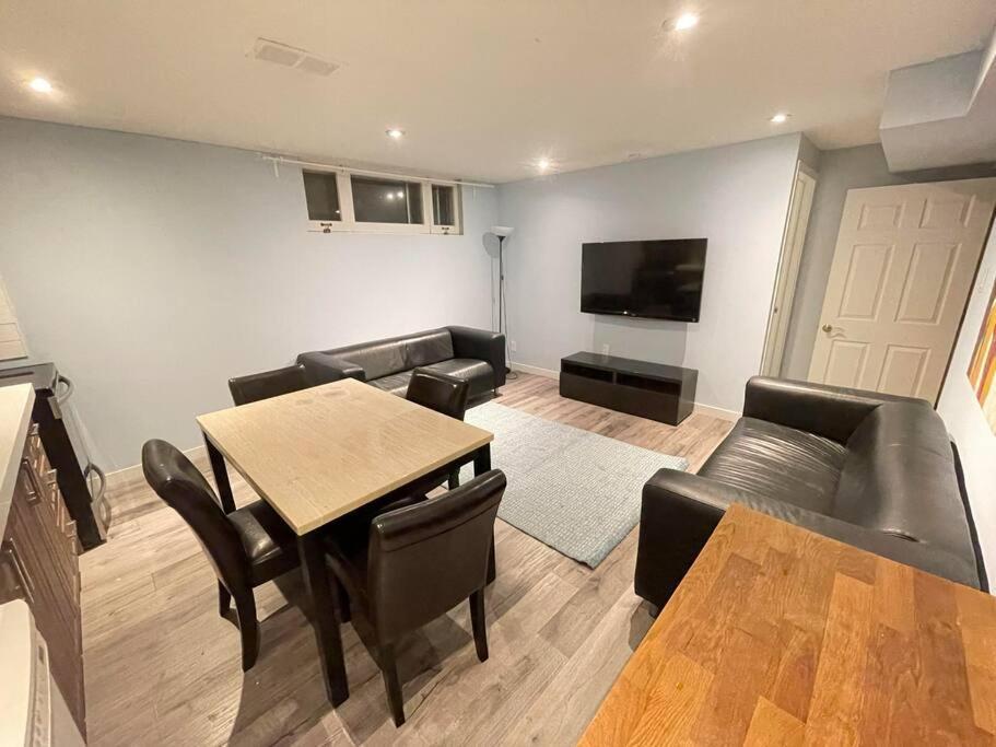 Lovely 2 Bedroom Basement Apartment In Toronto Dış mekan fotoğraf