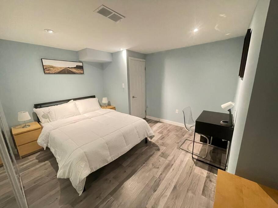 Lovely 2 Bedroom Basement Apartment In Toronto Dış mekan fotoğraf