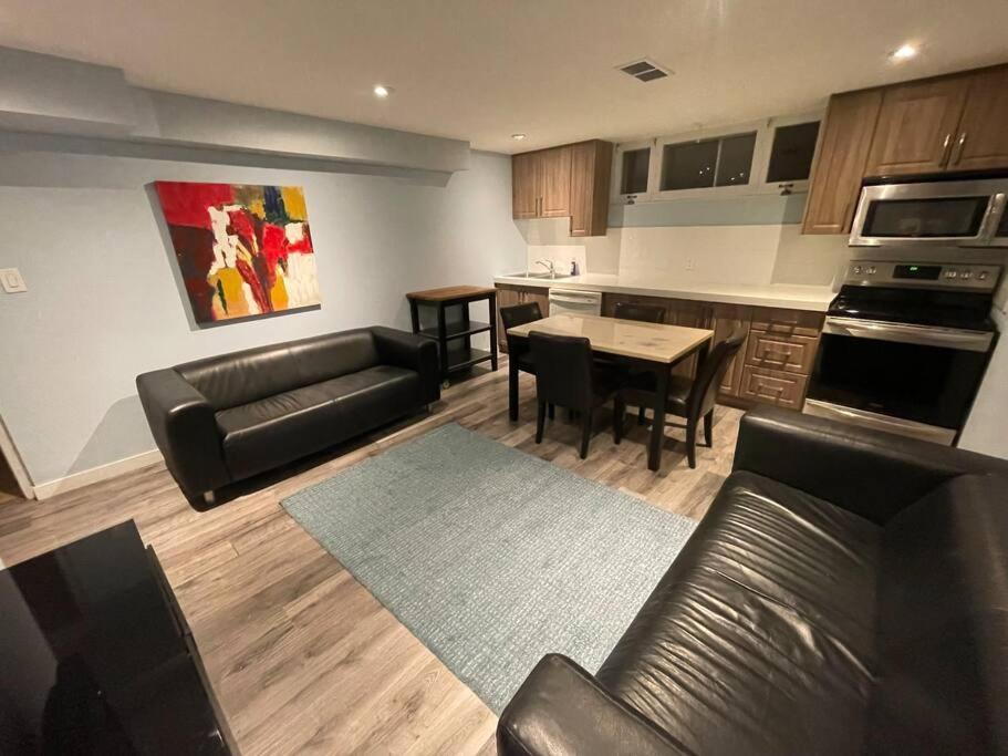 Lovely 2 Bedroom Basement Apartment In Toronto Dış mekan fotoğraf