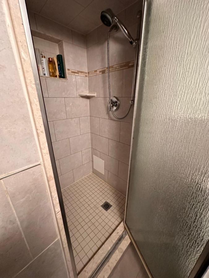 Lovely 2 Bedroom Basement Apartment In Toronto Dış mekan fotoğraf
